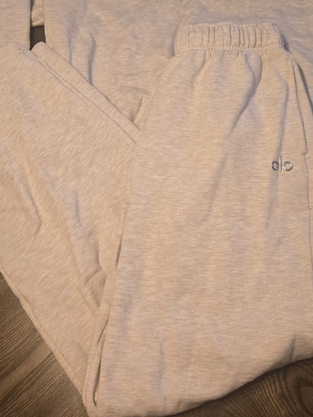 Alo Accolade Straight Leg Sweatpant in Oatmeal Heather sz MEDIUM - Picture 3 of 6